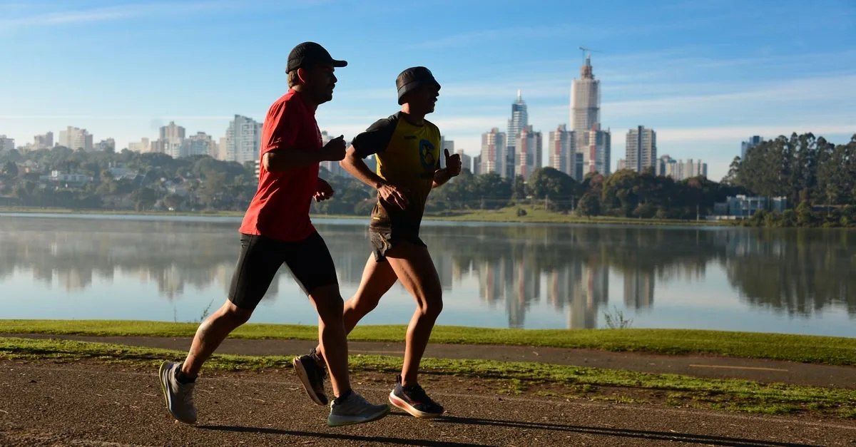 公園で毎日5kmのランニングに取り組む市民ランナー
